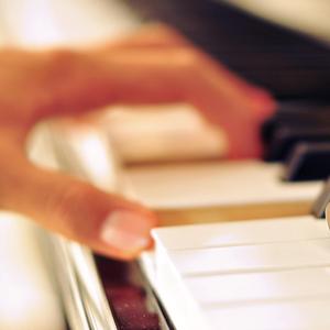 男人边摸边挵进去呻吟gif
